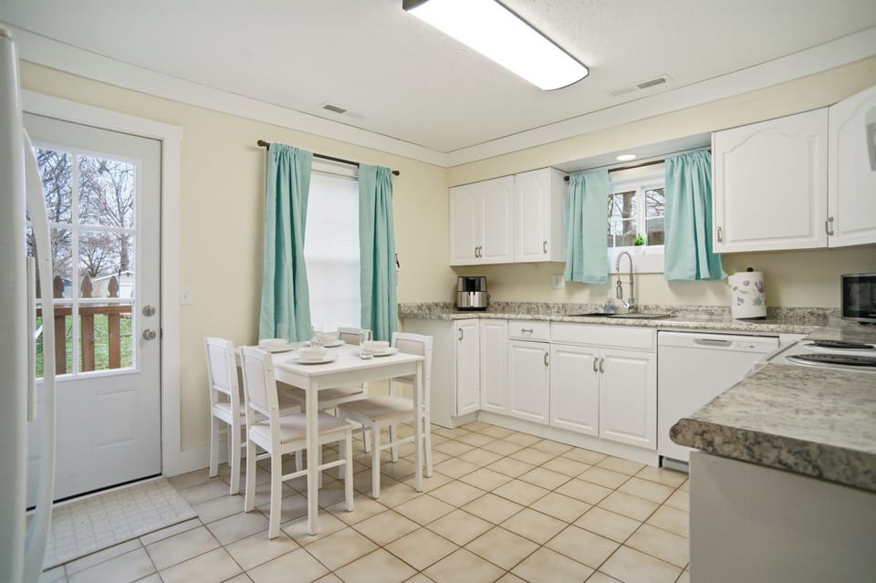 No need to go eat out every night, you can make a quick meal in our full kitchen