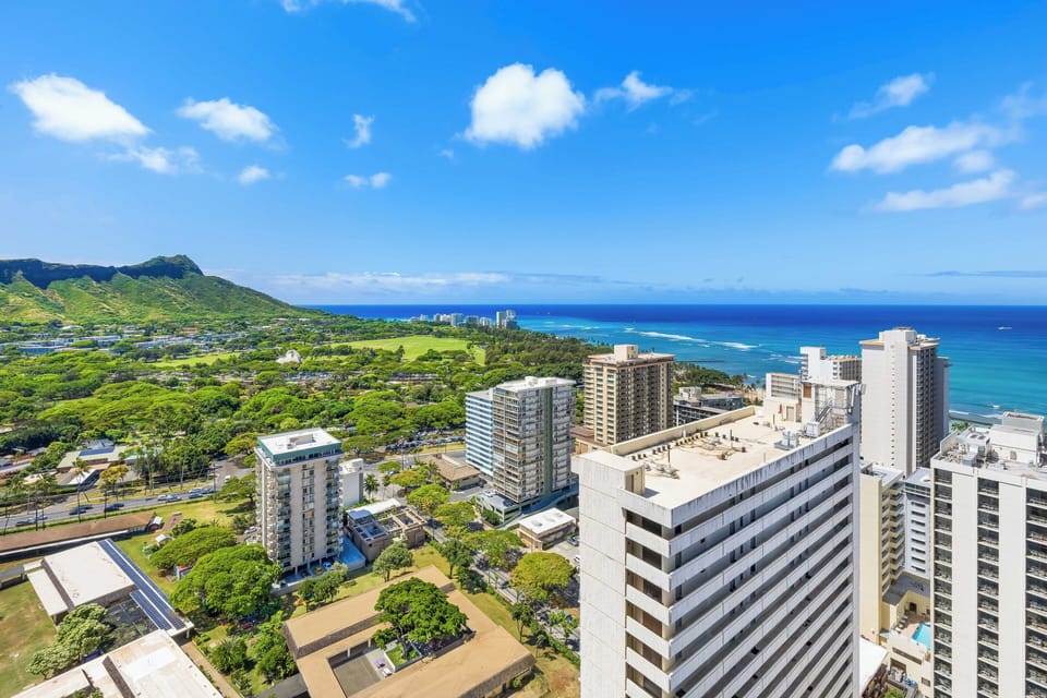 Enjoy iconic Diamond Head views