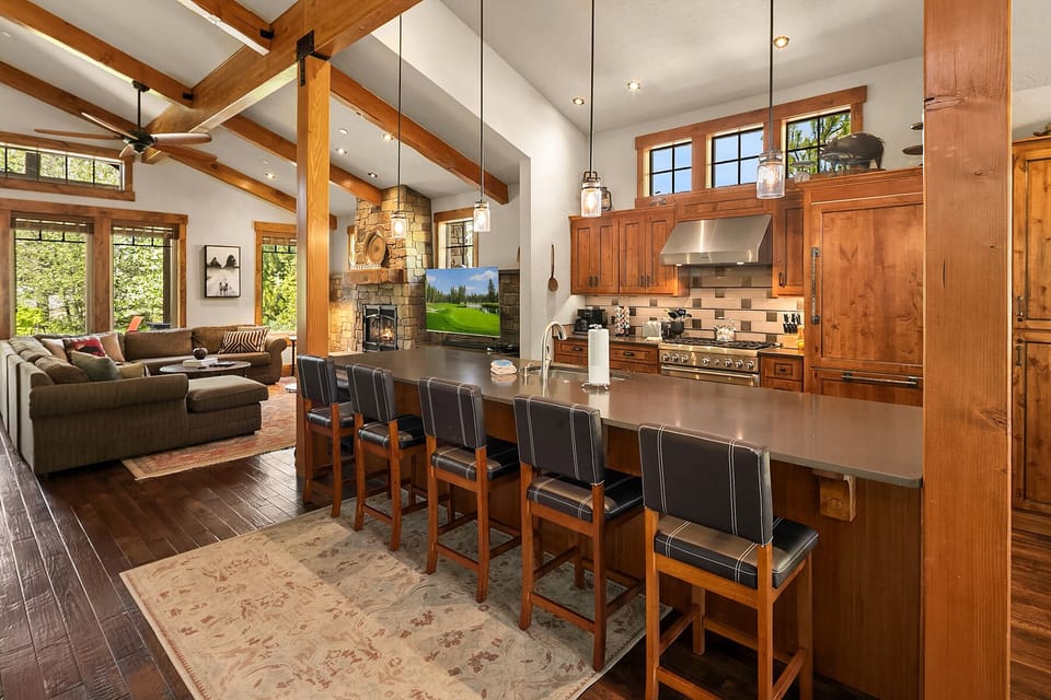 Creekside Cabin. - Additional seating for 5 at the kitchen island.