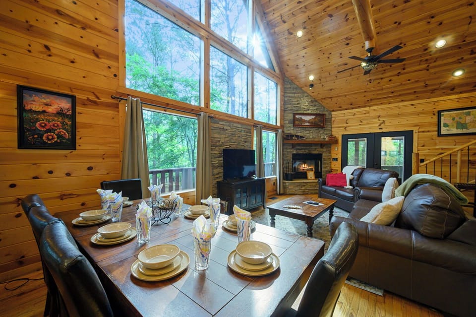 Gather around the table after a day exploring Broken Bow and Beavers Bend