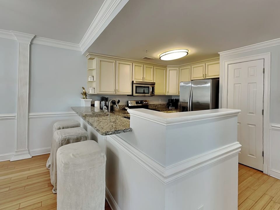Spacious Full Kitchen w/ Stainless Steel Appliances