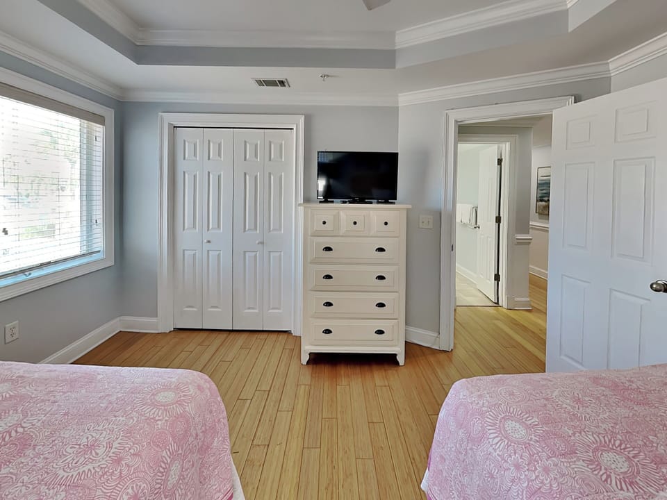Third Bedroom - Two Full Beds, Smart TV