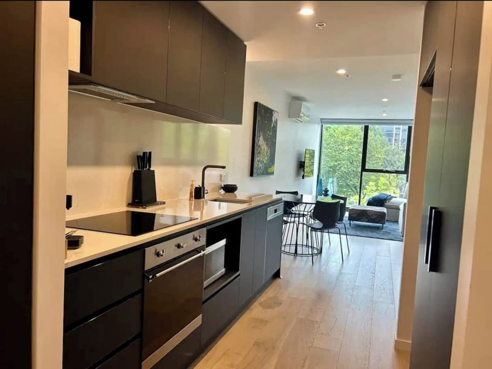Fully stocked kitchen. SMEG appliances, induction cooktop and dishwasher.
Nespresso coffee machine with pods for both coffee and hot chocolate.
Tea, coffee, Salt, Pepper, Oil, herbs and spices + milk, a snack for your arrival!
