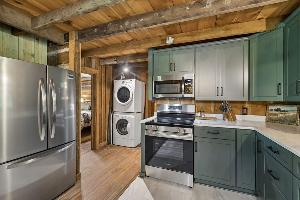 Kitchen with full appliances