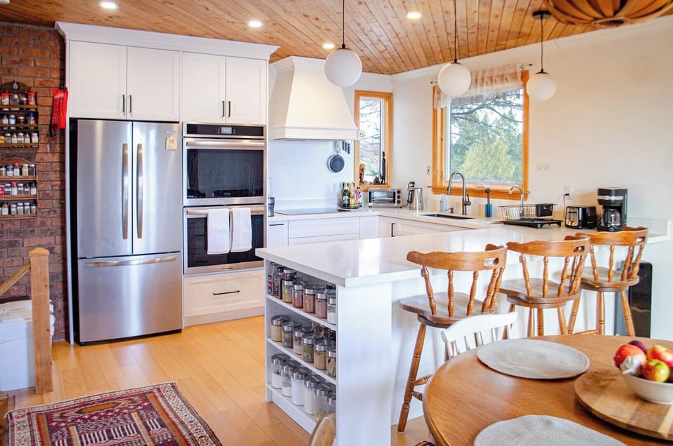 Gorgeous bright and sunny kitchen