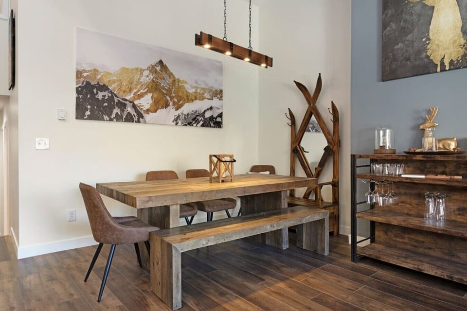 Dining space for 6 guests