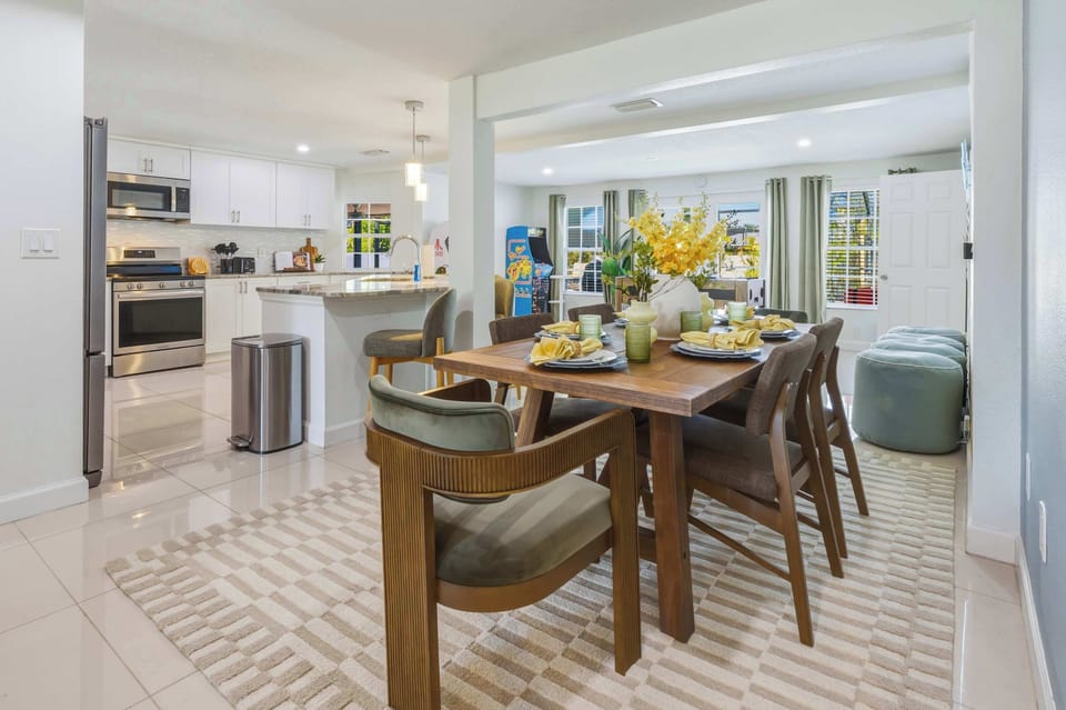 Dinners just got an upgrade.  A beautifully set table, fresh blooms, and a warm ambiance — because even mealtime deserves a vacation feel. 