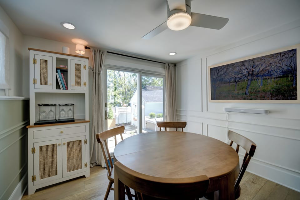 Dining area off kitchen with Samsung Frame TV & Sonos Beam. Hot tub outside. 