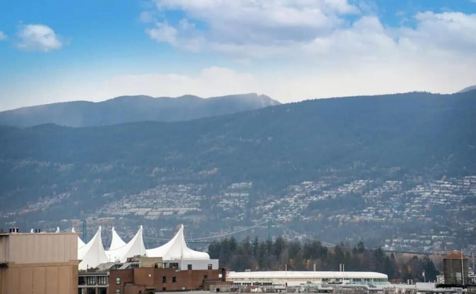 Skyline View: Marvel at stunning vistas of the North Shore mountains and cityscape from your window!