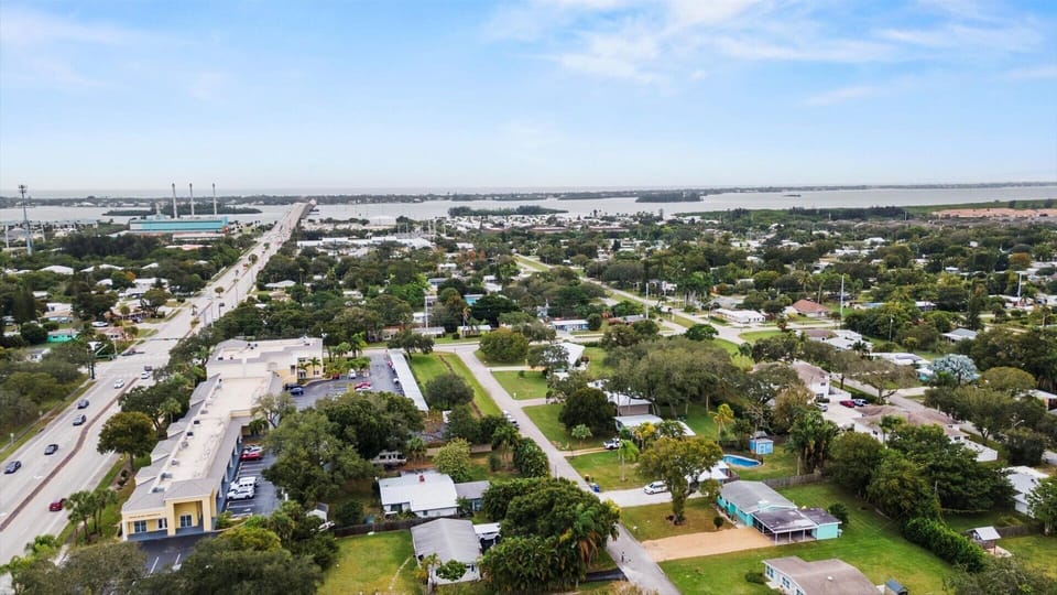 Nestled in the heart of the Rock Ridge Community near casual shopping and a short drive to the beach.