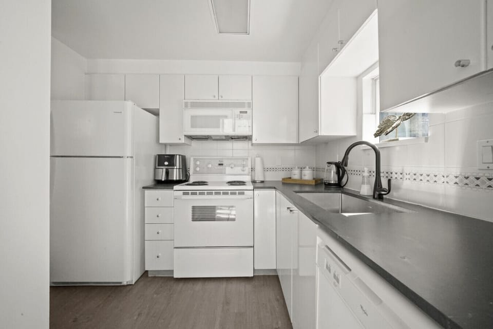 Kitchen: Whip up culinary creations in this fully equipped, modern space ready for your gourmet adventures!
