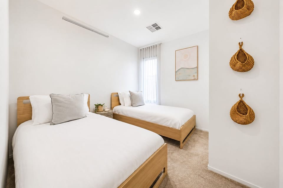 Bedroom 3 : A dedicated twin room gives The Duchess of Duke a more flexible sleeping layout alongside the queen main bedroom and second double bedroom.