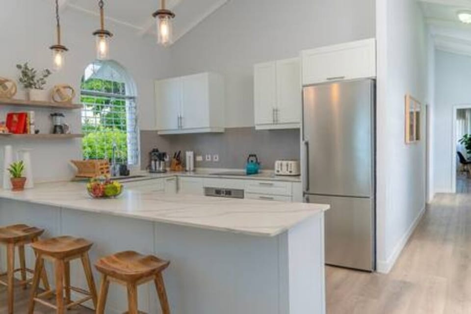 A well appointed kitchen ensures all modern conveniences are at your fingertips.  

A cook is provided - 6 days per week, breakfast and light lunch - Summer, Winter & Festive - 2 consecutive meals (food costs not included).