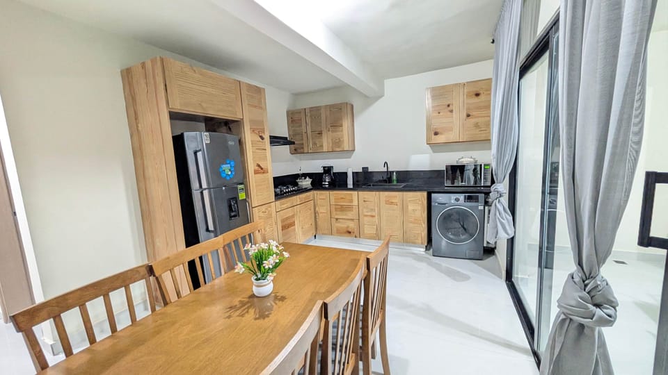 Cana Life Breeze | Los Corales Residences B5 Dinning & Kitchen 