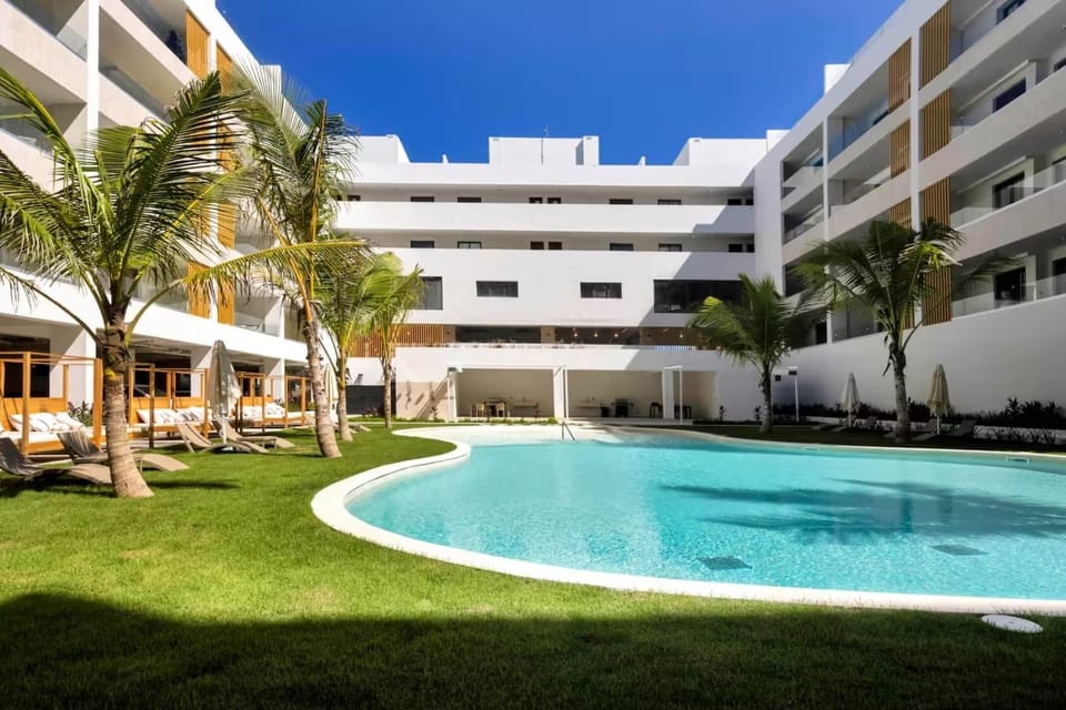 Gardenia Resort Beach Pool (2)