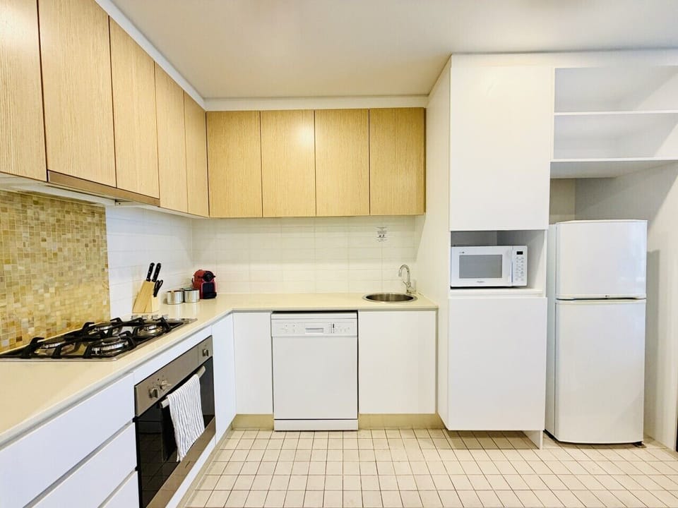 Fully equipped kitchen with cooktop, oven, microwave, fridge and essentials for easy meals.