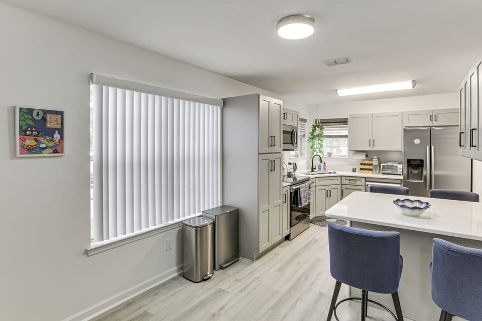 Kitchen | Cooking Basics | Dining Area | Dishes & Flatware Provided