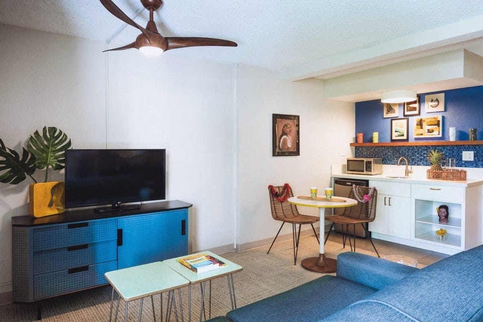 Living room with dining area & kitchenette