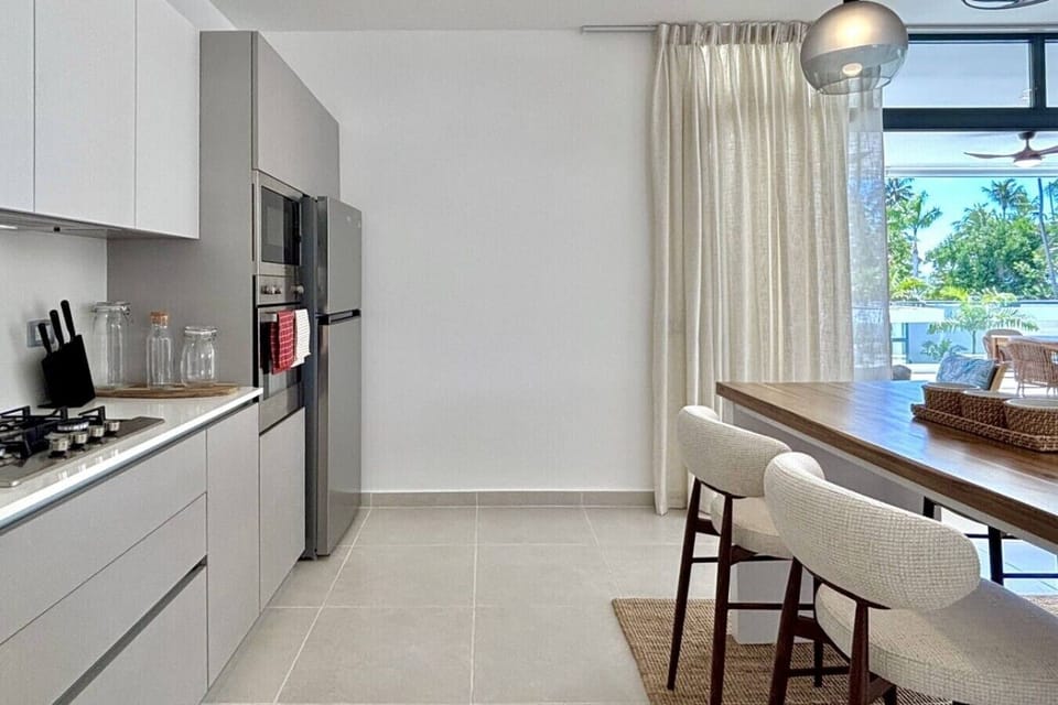 Modern kitchen with full-size appliances and a spacious kitchen island — ideal for casual meals, coffee mornings, or prepping snacks before heading out.