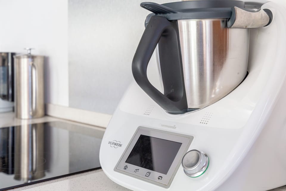 Modern Kitchen with Stylish Cooking Appliance