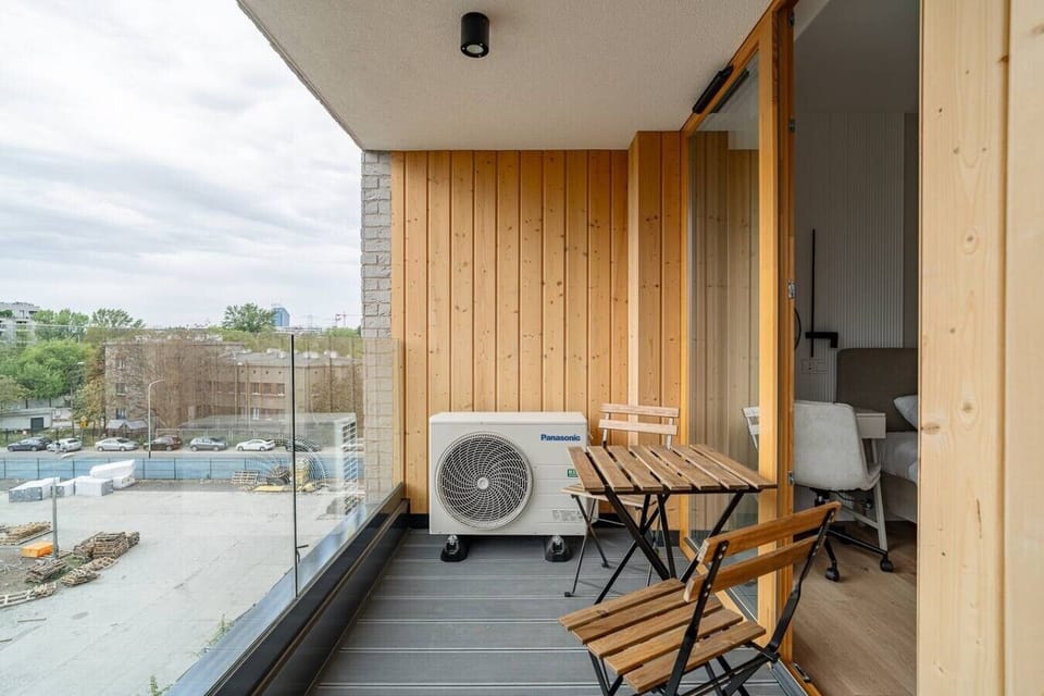 Kraków Apartment with A/C, Parking, Balcony and Vistula River Nearby| Book Now with RENTUJEMY.COM