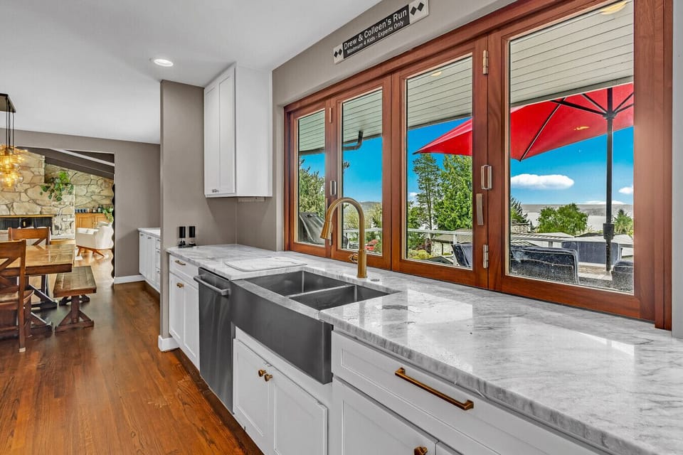 Upscale dining and views near Lumen Field. Modern amenities and a bright, open layout perfect for tournament groups. Your sophisticated Seattle headquarters for the 2026 matches.