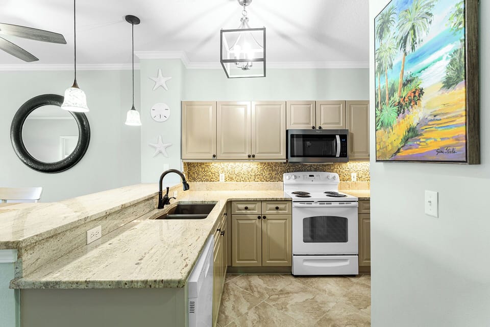 Emerald Waters 205 Kitchen Alt