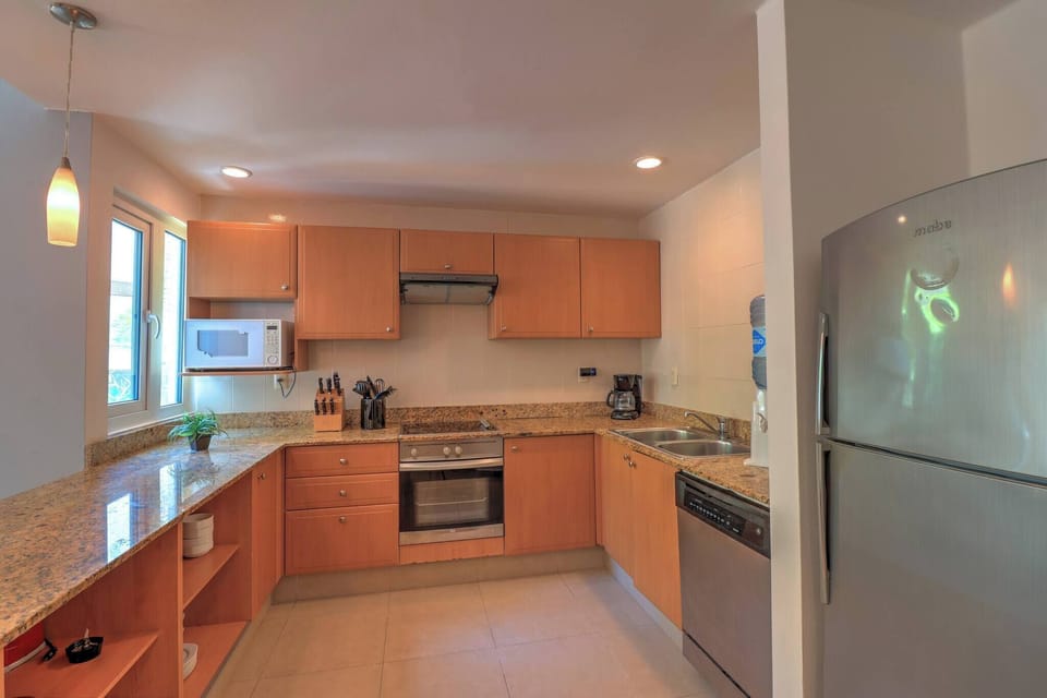 Large kitchen with quality utensils and a dishwasher.