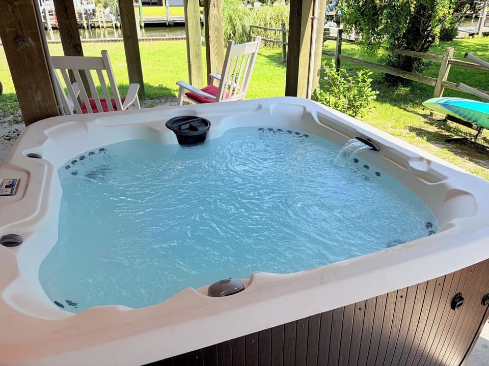 Relax in the Underyard hottub (below the house). Waterfall feature & canal view.