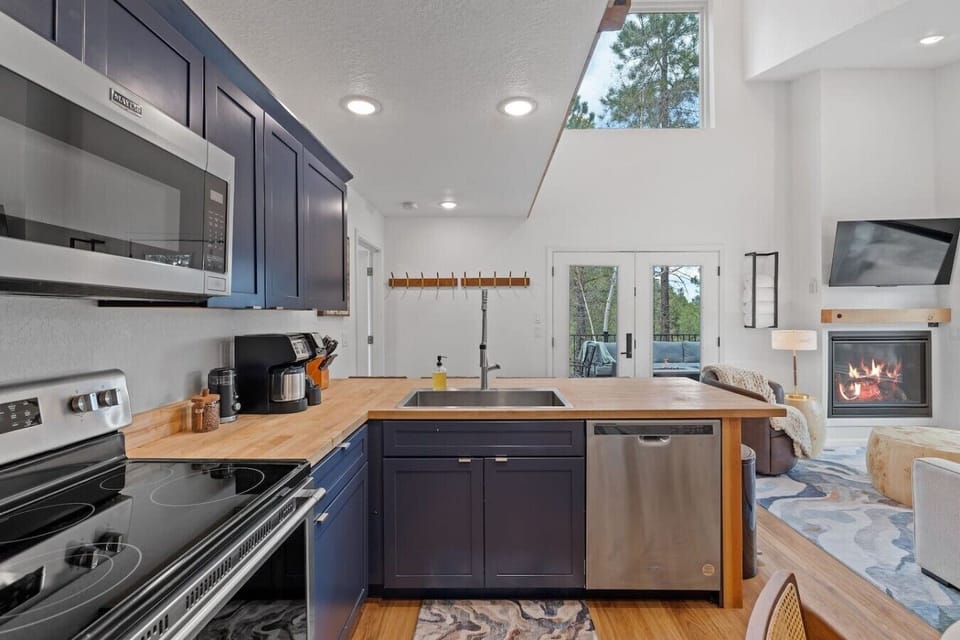 Located just off the main living room, this open-concept kitchen keeps you connected with your group while preparing meals, pouring coffee, or grabbing a quick snack.