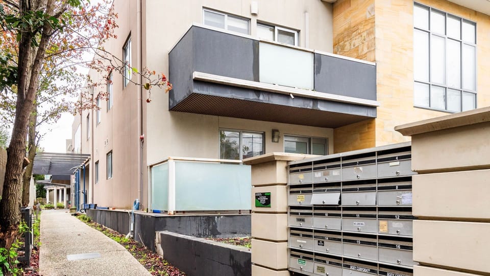 Well-located apartment within a secure residential complex offering convenient access.