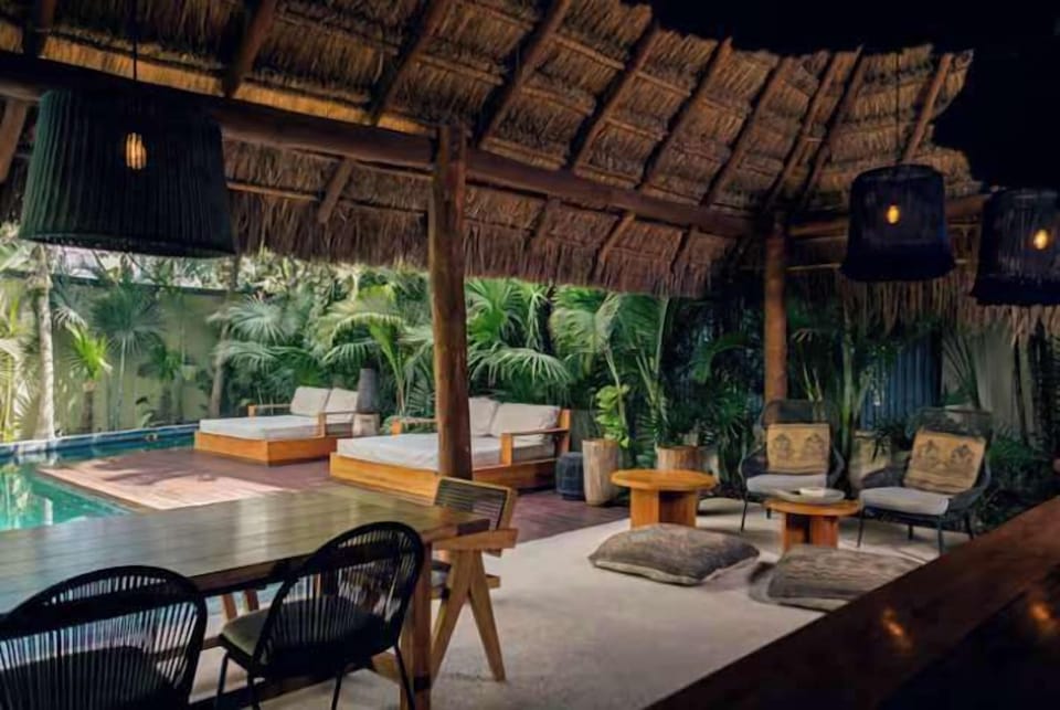 Pool & Palapa Lounge