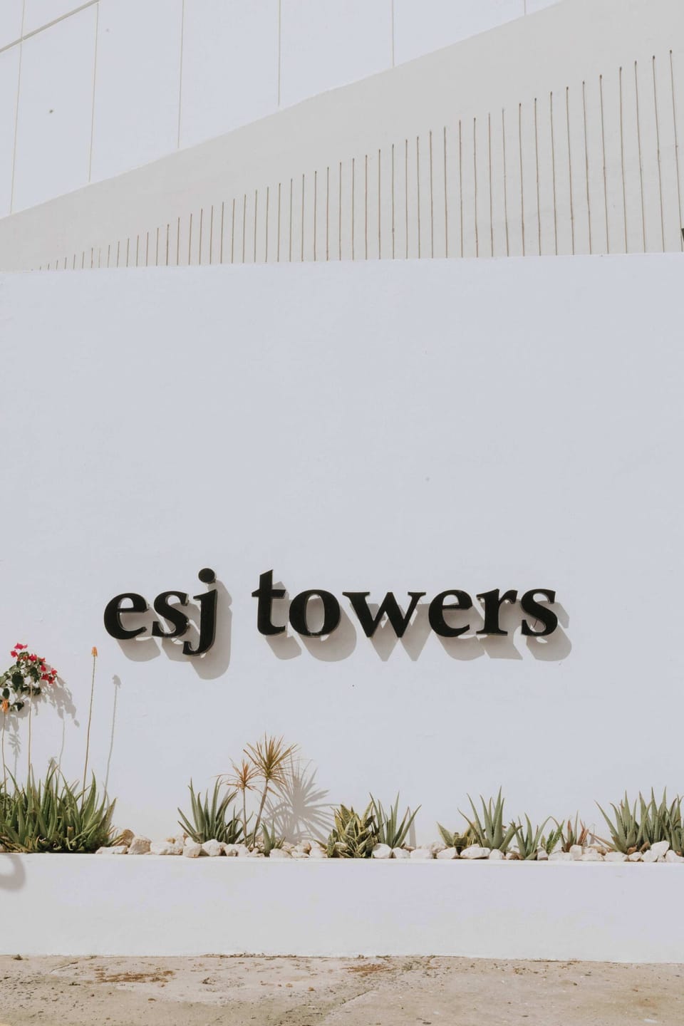 Welcome to Isla Verde’s most sought-after beachfront buildings, known for safety, comfort & top amenities. 