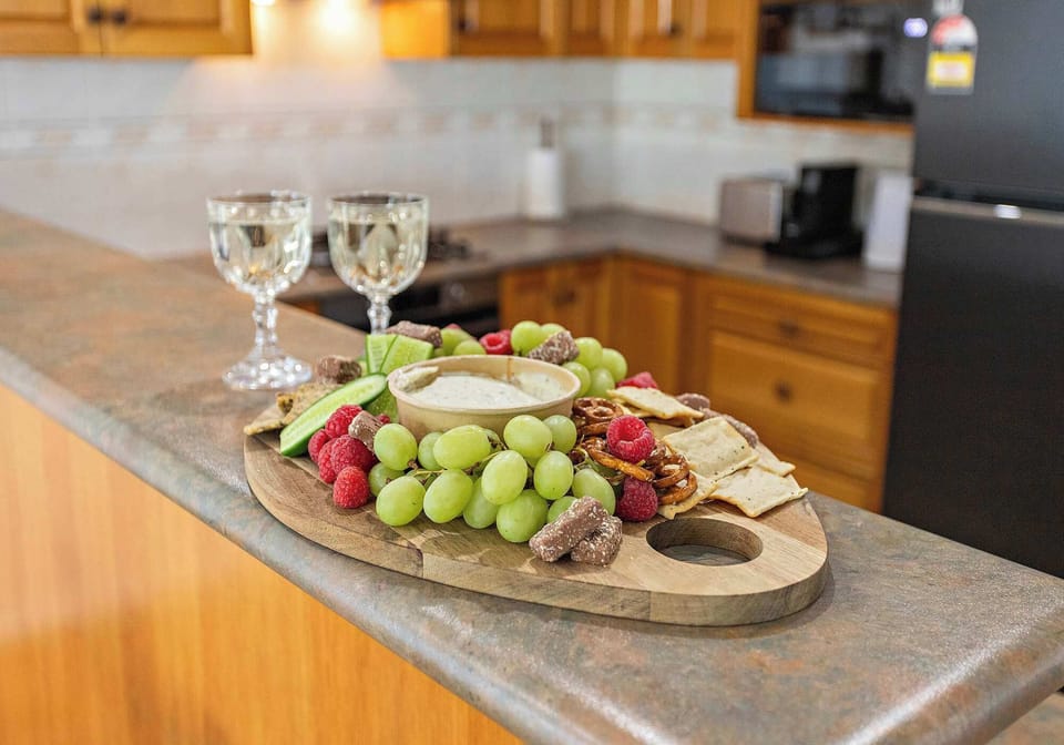 Woodford Beachside Escape  |  Great space for friends and family gatherings 
