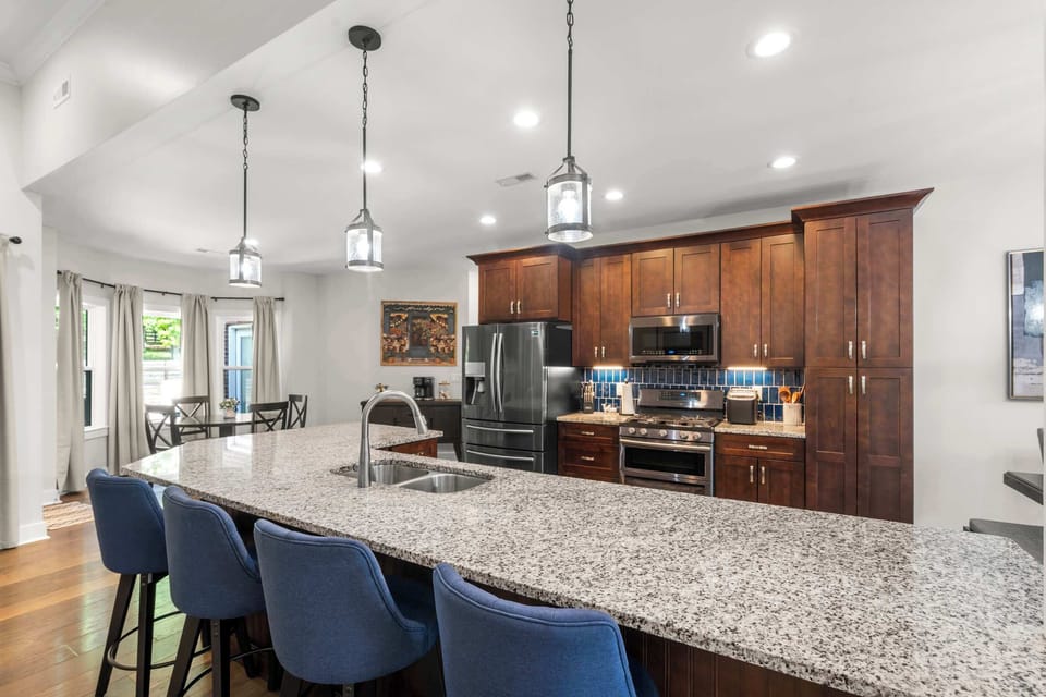 Whether you’re cooking breakfast or hosting dinner, this fully stocked kitchen has everything you need.