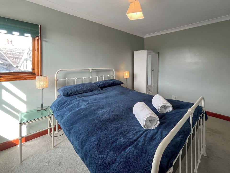 Double bedroom | Avocet Apartment - Dunvalanree Apartments, Carradale