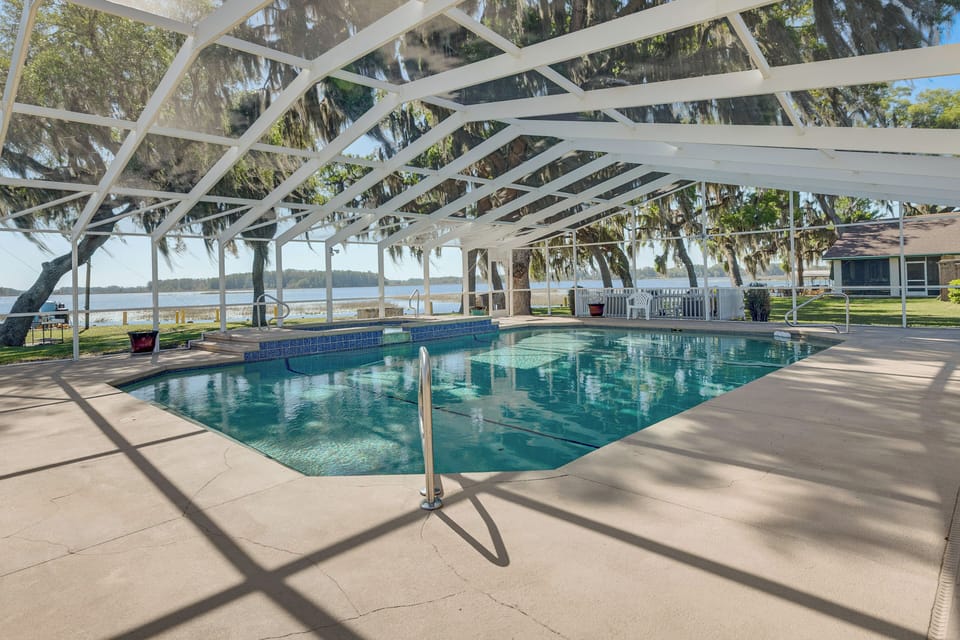 Community Amenities | Lanai | Pool | Gas Grill