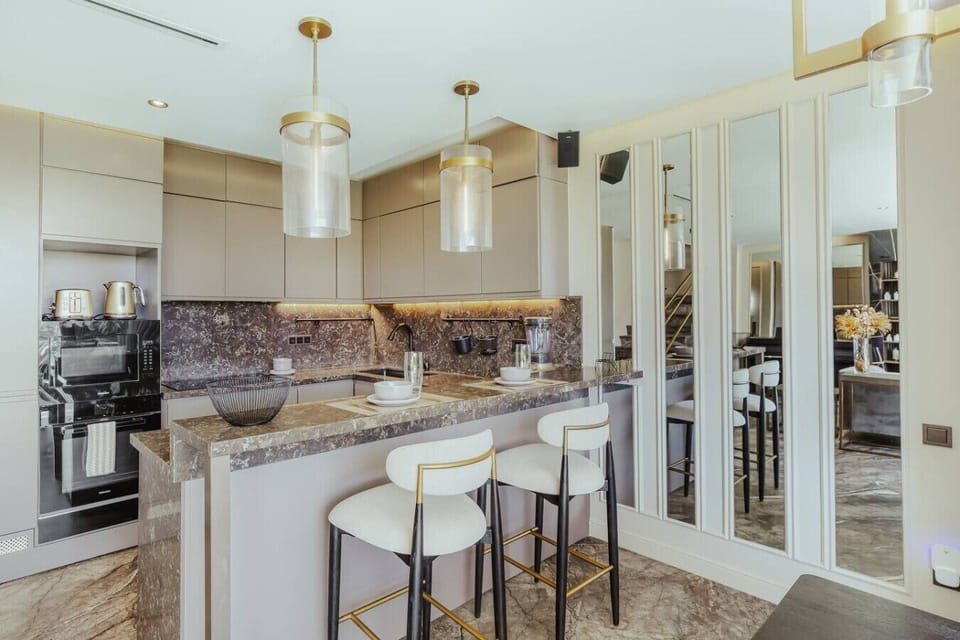 Kitchen bar seating