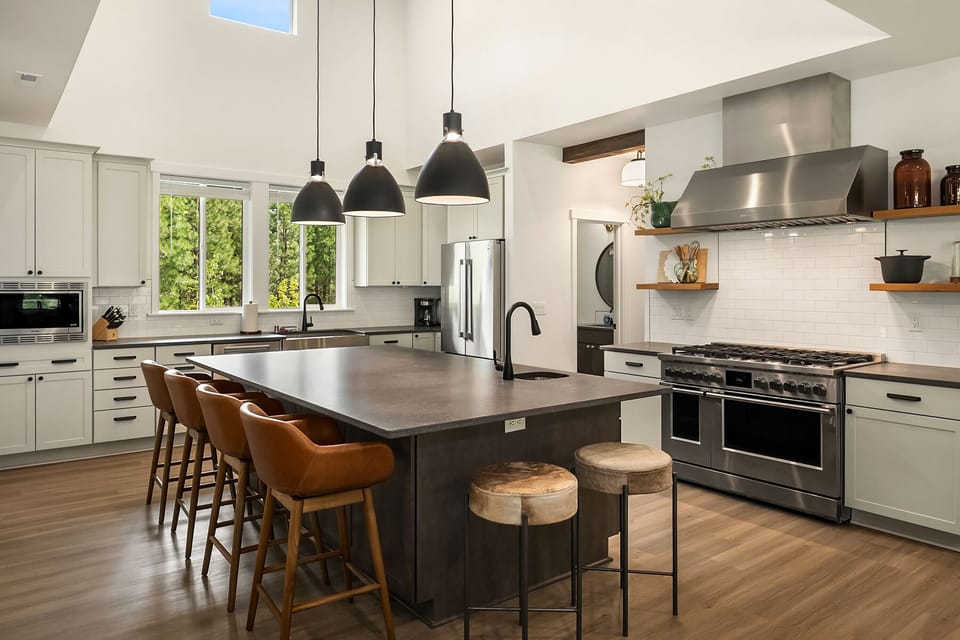 Forest Trails Lodge. - Seating for 6 at the kitchen island!
