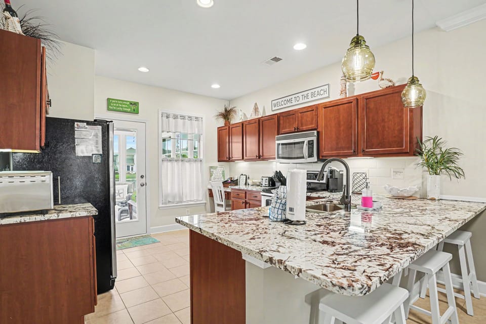 Bar/Kitchen Area