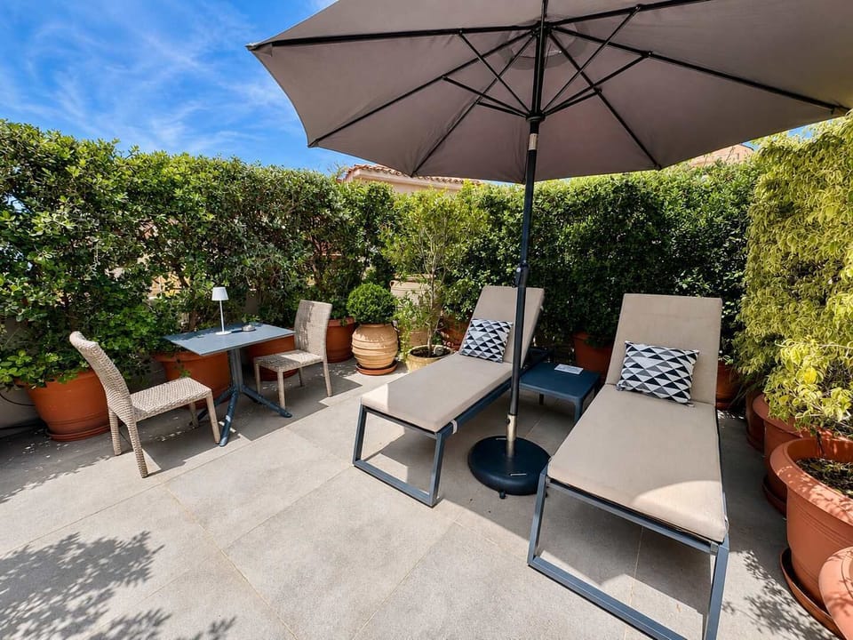 Furnished terrace with sun loungers and a relaxation area to fully enjoy the Cretan climate. (Shared space.)