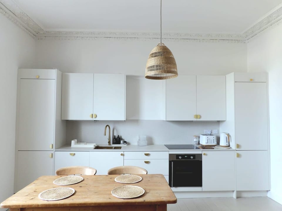Kitchen / Lounge