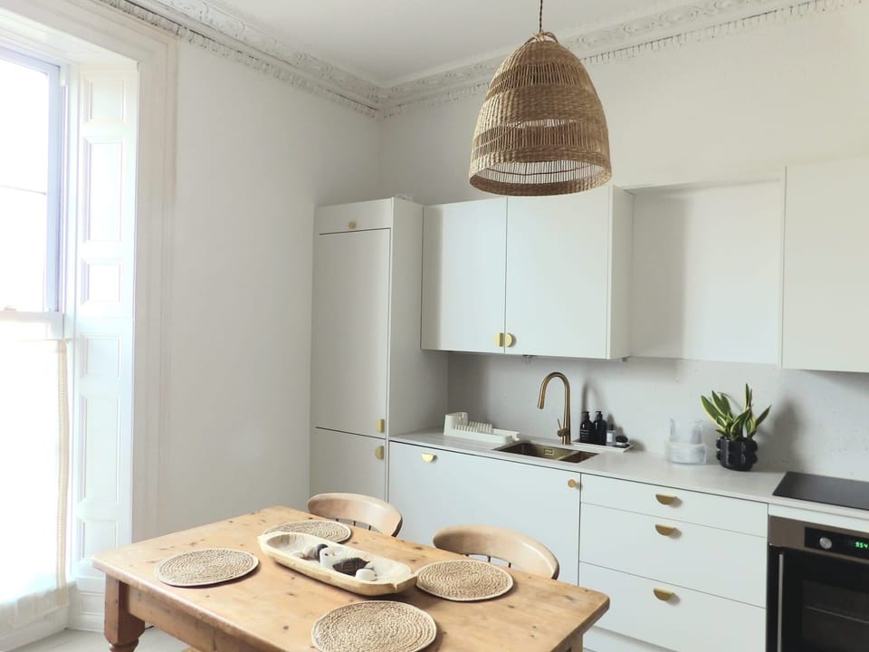 Kitchen / Lounge
