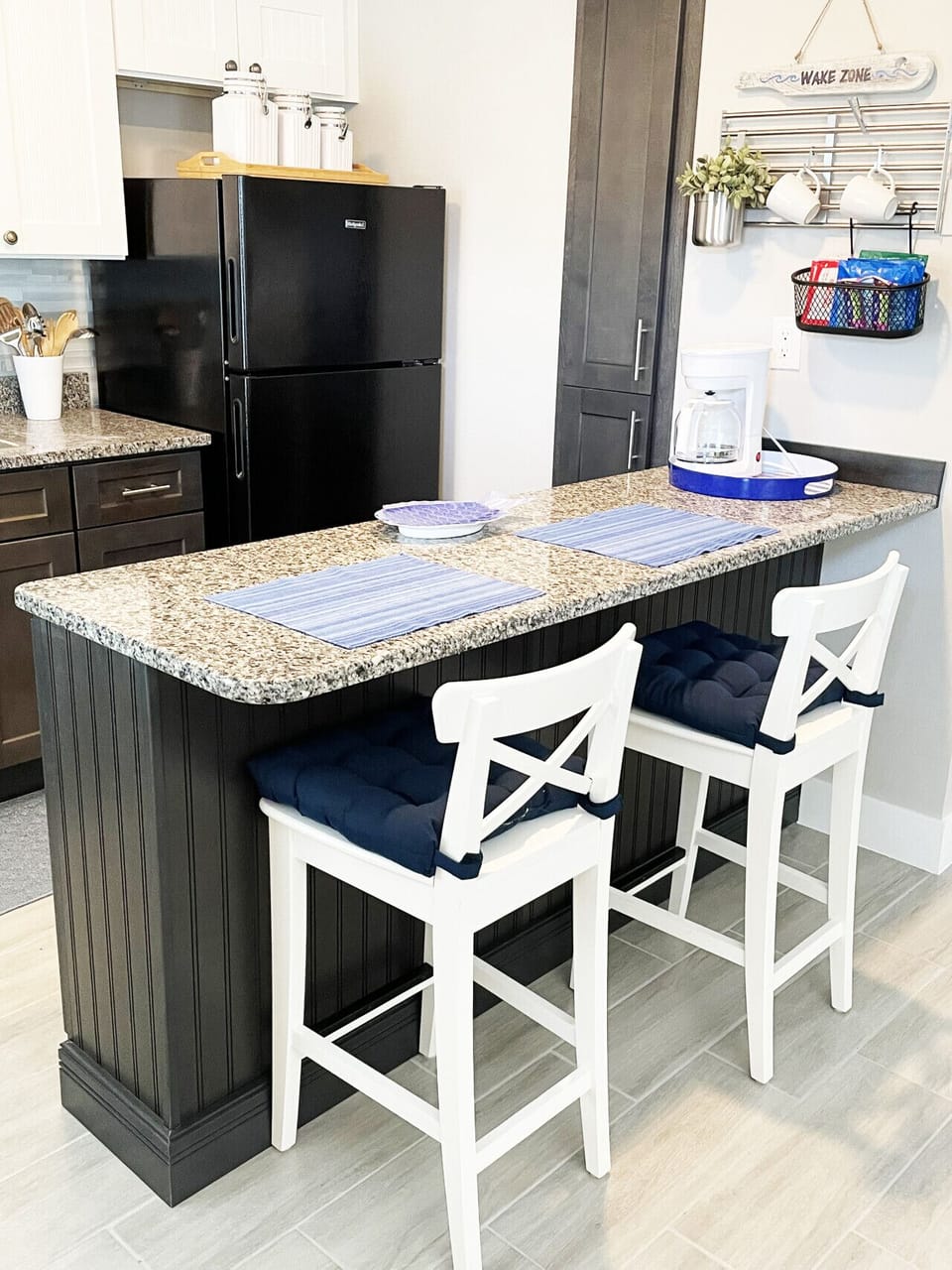 Kitchen granite countertops w.storage