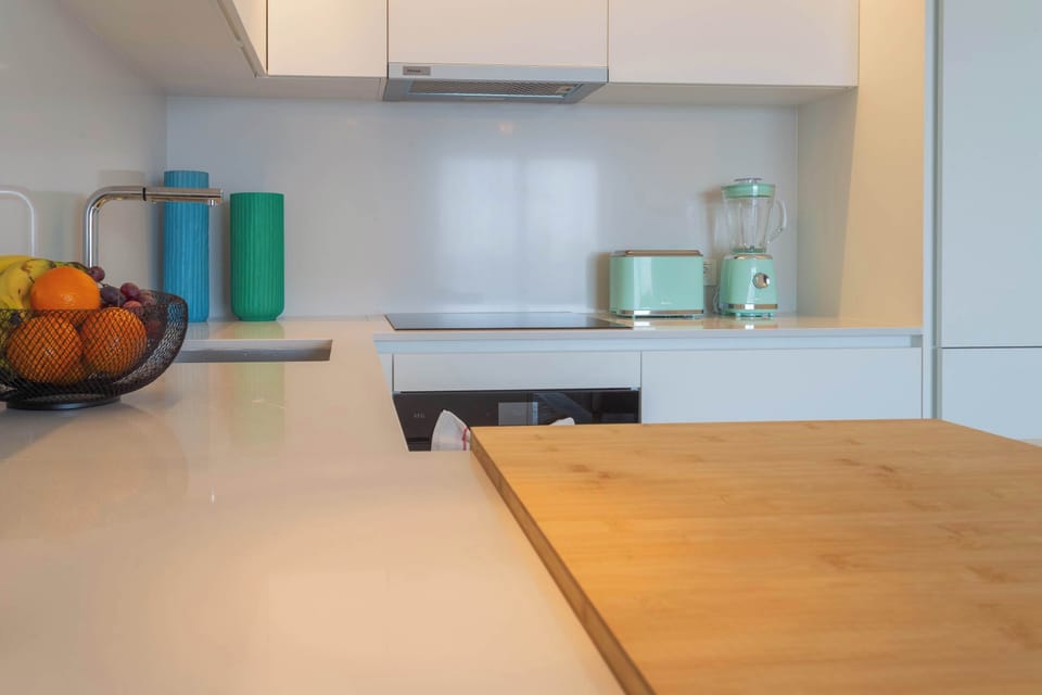 15 · Kitchen countertop with hob, hood and full appliance set · StayInLisbon