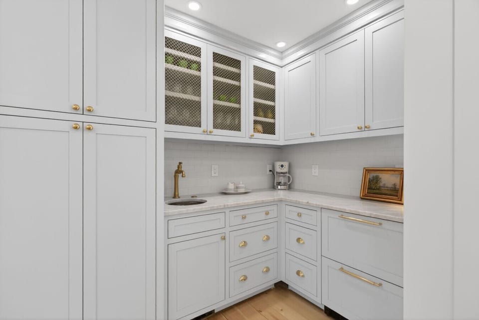 Kitchen - First Floor - Island - High End Appliances - Wet Bar