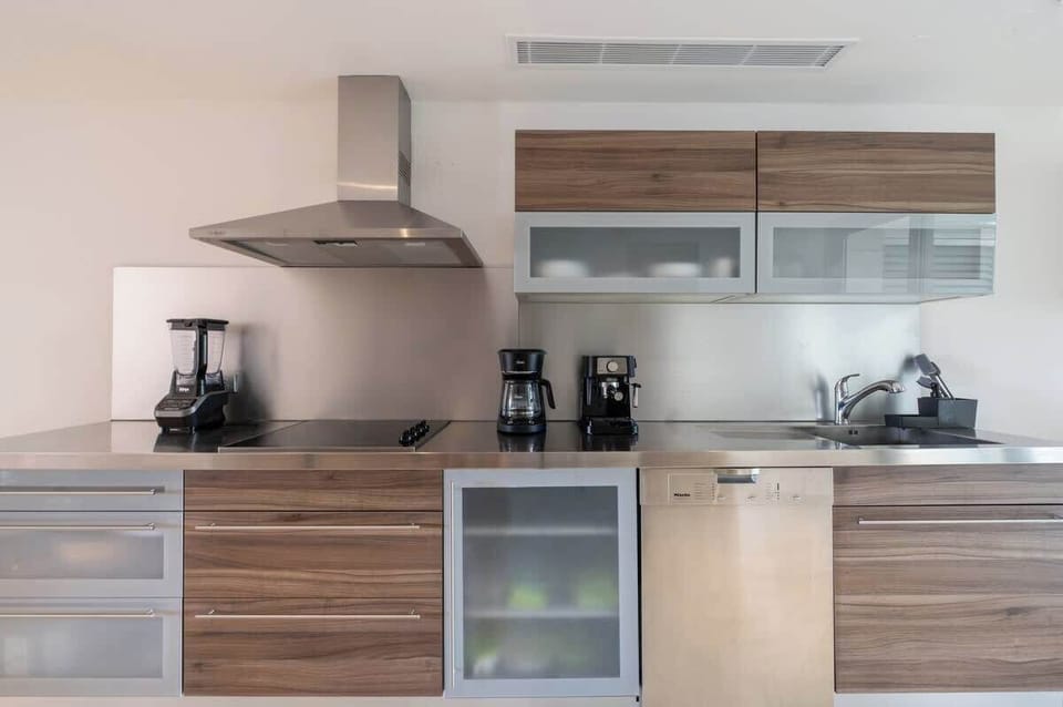 Full size equipped kitchen