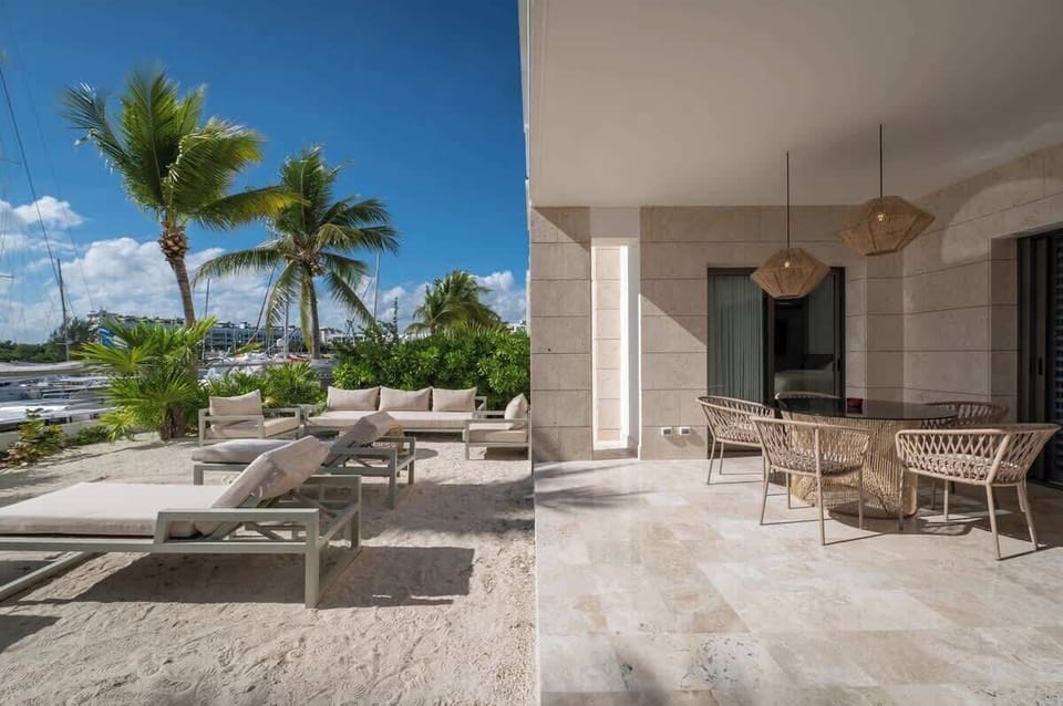 Solarium privado y terraza con vista a la marina.