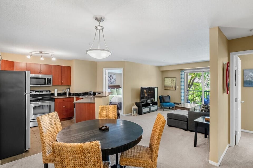 Dining area with seating for 4 at the table and 2 at the island.