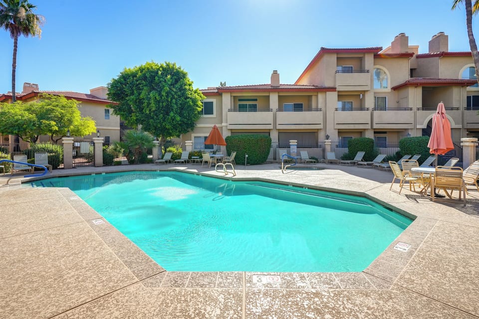 The Pointe at Tapatio Cliffs Condominium Association | Community Amenities